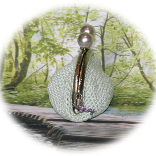 Porte-monnaie en coton vert amande fermoir bronze & breloque "sexy"
