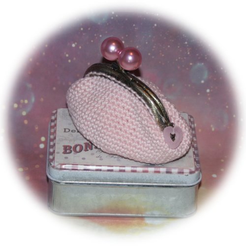 Porte-monnaie en coton rose bonbon orné boules nacrées et  breloque cœur