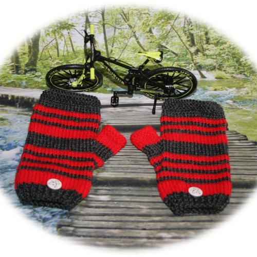 Mitaines enfants 10-12 ans grises rayures rouges bouton addition
