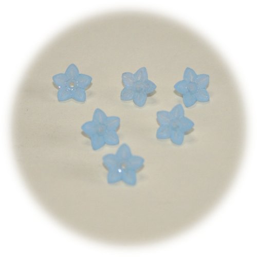 Lot de 6 perles bleu ciel en acrylique en forme de fleur