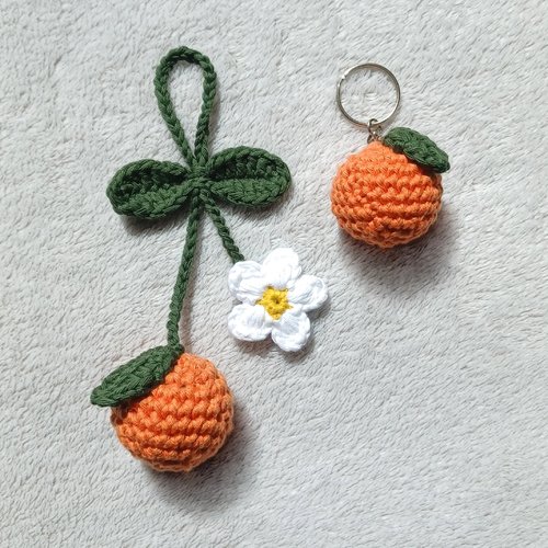 Porte-clés orange au crochet