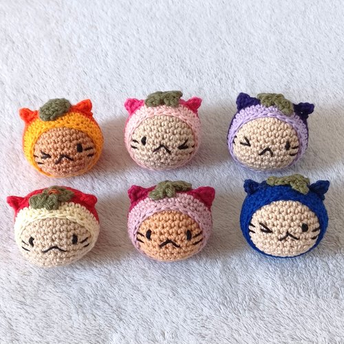 Porte-clés chat fruit au crochet