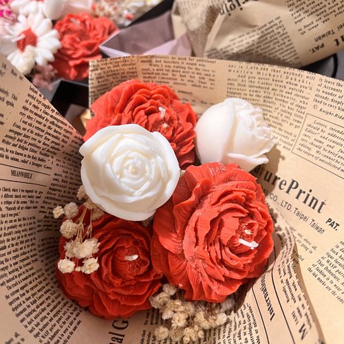 Bouquet en forme de bougie – élégance florale et lumière naturelle