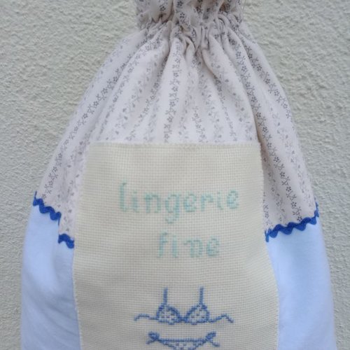Pochon sac à lingerie fait main "lingerie fine" broderie coton doublé