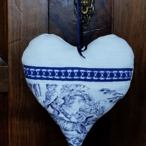 Coussin de porte coeur à suspendre toile de jouy linge ancien