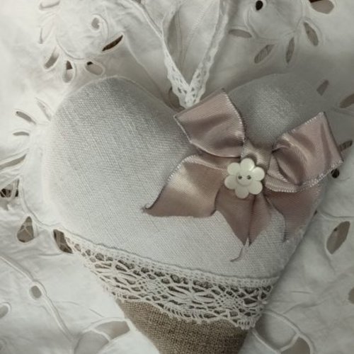 Coussin de porte coeur à suspendre linge ancien dentelle