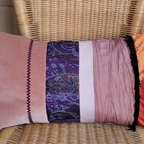 Housse de coussin long fait main harmonie de rose, orange et violet 50x30