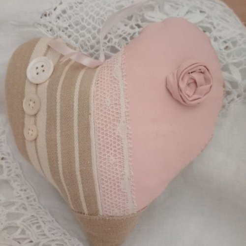 Coussin de porte coeur à suspendre tout en linge ancien