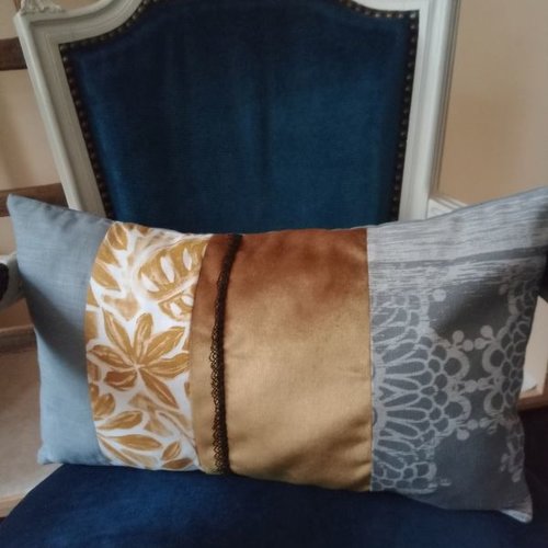Housse de coussin long fait main harmonie jaune or et gris 50x30