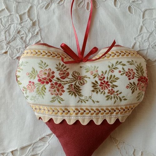 Coussin de porte coeur à suspendre linge ancien dentelle