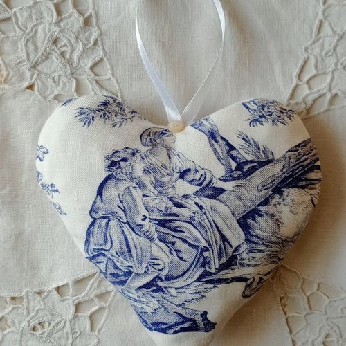 Coussin de porte cœur à suspendre toile de jouy linge ancien