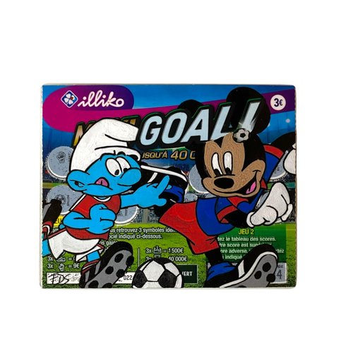 Dessin de mickey et schtroumph footballeur sur un ticket de jeu de grattage