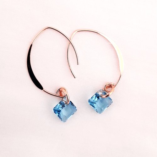Boucles d'oreilles véritable or rose gold filled et cristal swarovski bleu
