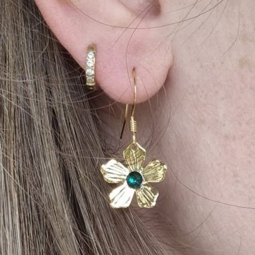 Boucles d'oreilles fleur dorée coeur de cristal