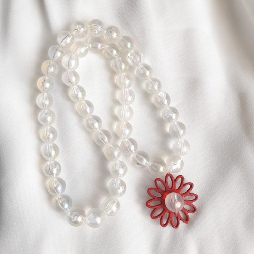 Collier perles transparentes et fleur