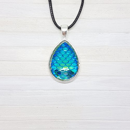 Pendentif écaille de sirène bleu