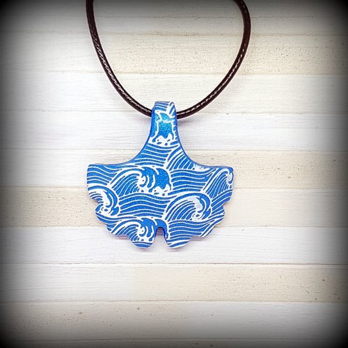 Pendentif feuille de ginkgo motif vague