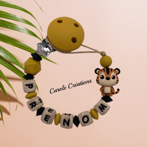 Attache tétine personnalisée entièrement en silicone, modèle tigre 3d, lettres en silicone coloris beige marbré effets bois