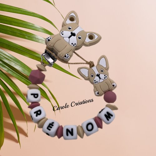 Attache tétine personnalisé fille en silicone modèle chien bulldog, coloris neige clair et rose blush
