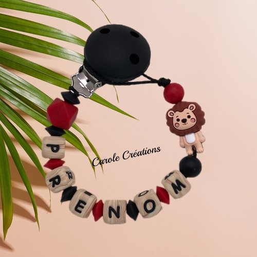 Attache tétine personnalisée en silicone modèle lion 3d, noir rouge, lettres silicone beige marbré effets bois