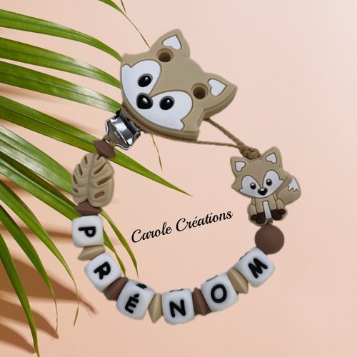 Attache tétine personnalisée en silicone modèle renard avec feuille savane, coloris beige clair et marron noisette