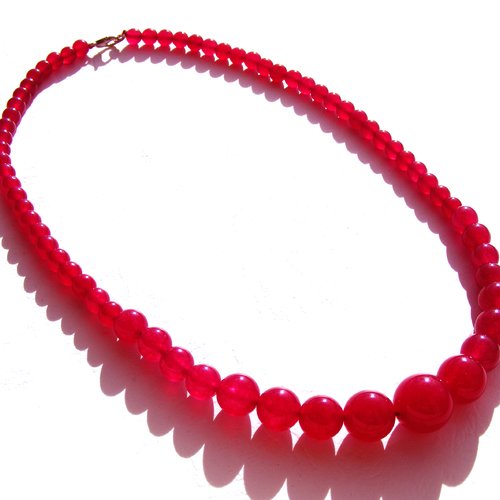 Collier perles pierres jades rouges