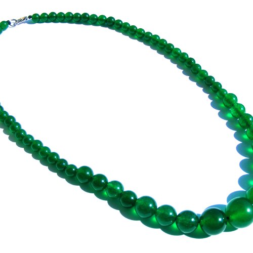 Collier perles pierres jades verts