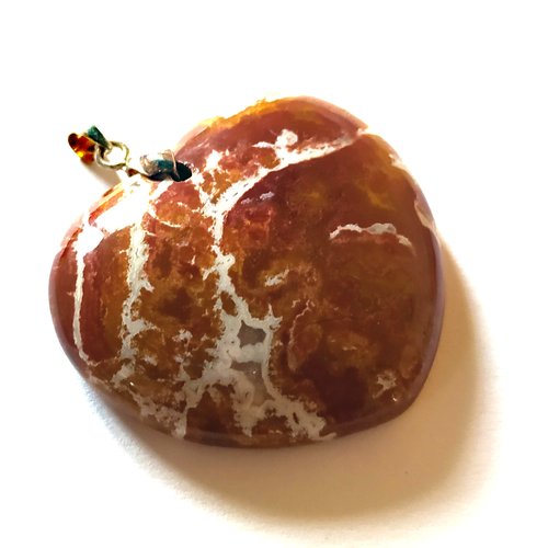 Pendentif jaspe blanche et marron rouge striée en forme de cœur