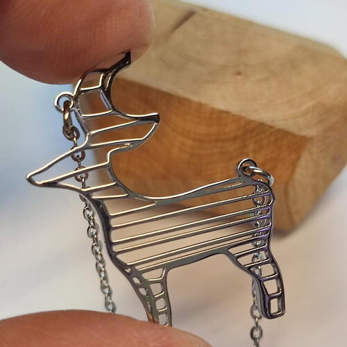 Pendentif totem biche lune création carolune bijoux protection, fétiche, porte bonheur, acier inoxydable  argenté ajouré