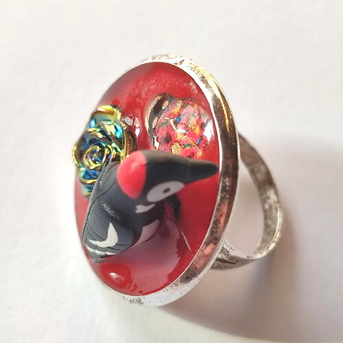 Bague "les biduleries" pic à tête rouge sur support argent vieilli réglable pièce unique