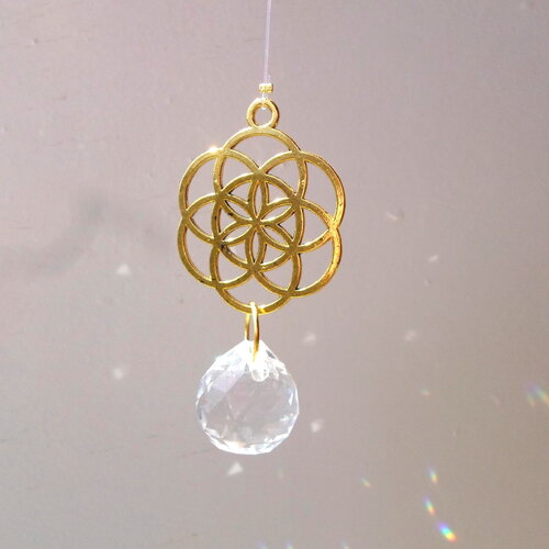 Petit attrape soleil fleur de vie boule cristal 20 mm en laiton doré et transparent à suspendre pour illuminer votre maison décoration