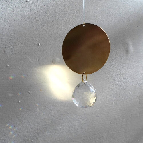 Attrape soleil hélios boule cristal 30 mm, doré et transparent, à suspendre pour illuminer votre maison d'arc en ciel décoration