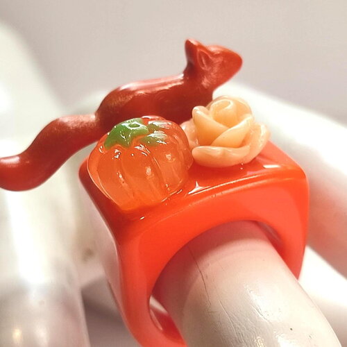 Bague fantaisie "les biduleries" sur support en résine bagues animalières colorées écureuil et citrouille taille 54 orange