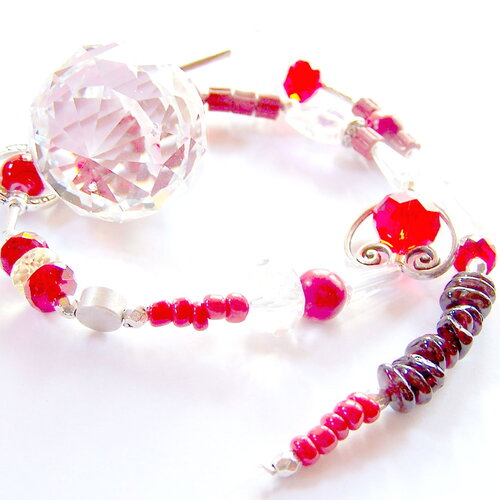 Attrape soleil muladhara chakra racine couleur rouge orné de perles cristal  boule feng shui de 30 mm suncatcher création carolune
