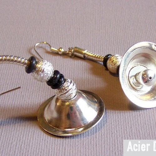 Boucles d'oreilles acier dézingué, cloches, plaquées argent haute qualité, bijoux uniques, création de bijoux, bijoux en argent