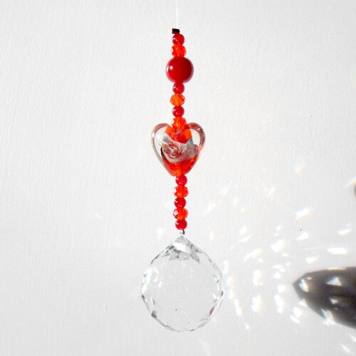 Saint valentin, feng shui attrape soleil suncatcher boule facettes 30 mm, rouge, une perle cœur en verre pour illuminer votre amour