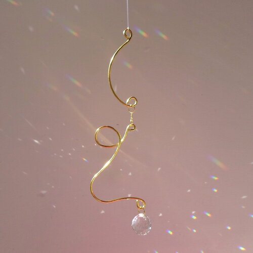 Attrape soleil aléatoire #1, laiton travaillé, boule cristal 30 mm, pièce unique, mobile, suncatcher, décoration, arc en ciel, bien être