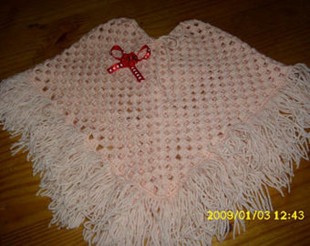 Poncho Fille 2 3 Ans Au Crochet Saumon Tres Clair Un Grand Marche