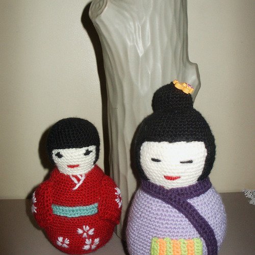 Poupée kokeshi en crochet , matière laine de différentes  couleurs pour petite fille ou collectionneur de poupée japonaise 
