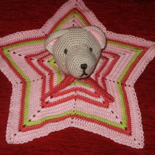 Doudou en laine teddy bear  en crochet pour bébé 