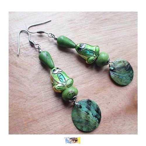 B.o. howlite, nacre, email, grenouille, boucle d'oreille pierre naturelle, perle, acier, bo lithothérapie, grenouille émaillée