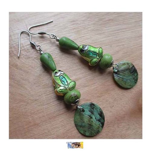 B.o. howlite, nacre, email, grenouille, boucle d'oreille pierre naturelle, perle, acier, bo lithothérapie, grenouille émaillée