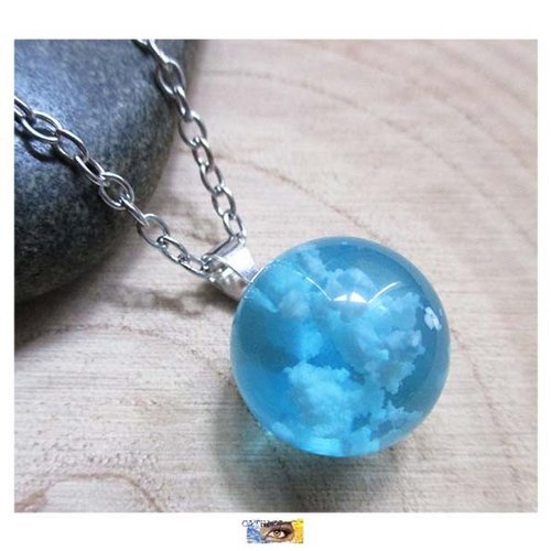 Chaîne pendentif - "globe nuages" résine - chaine métal argent