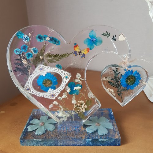 Cœur en résine et fleurs séchées