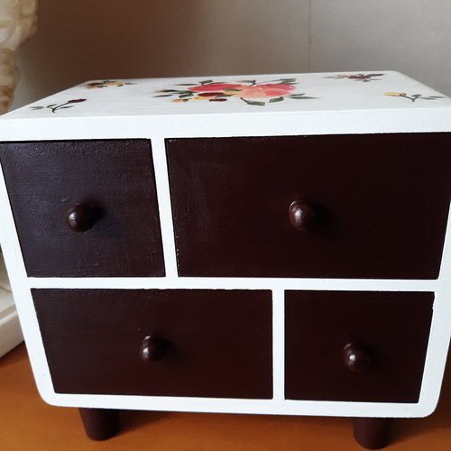 Commode ou coffret à bijoux