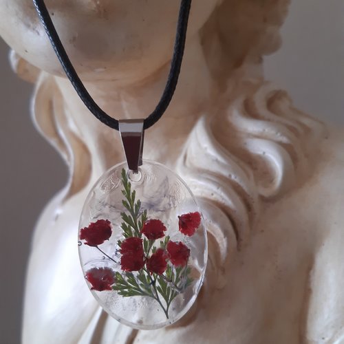 Pendentif en résine et fleurs séchées