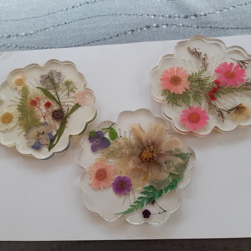 Lot de 3 dessous de verre en résine et fleurs séchées