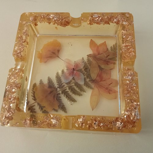 Cendrier de décoration en résine et fleurs séchées #idee cadeau unique
