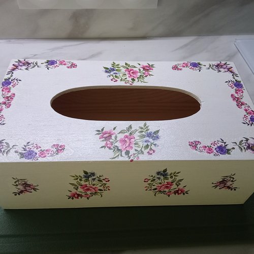 Boîte à mouchoirs motifs fleurs stylo campagnard