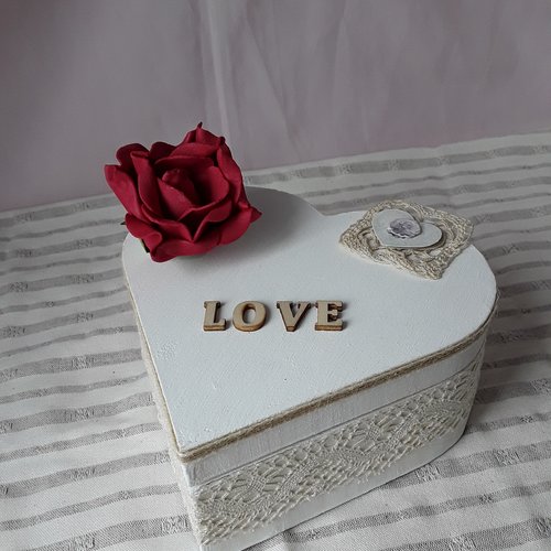 Boite bijoux coeur en bois dentelle et rose campagne chic